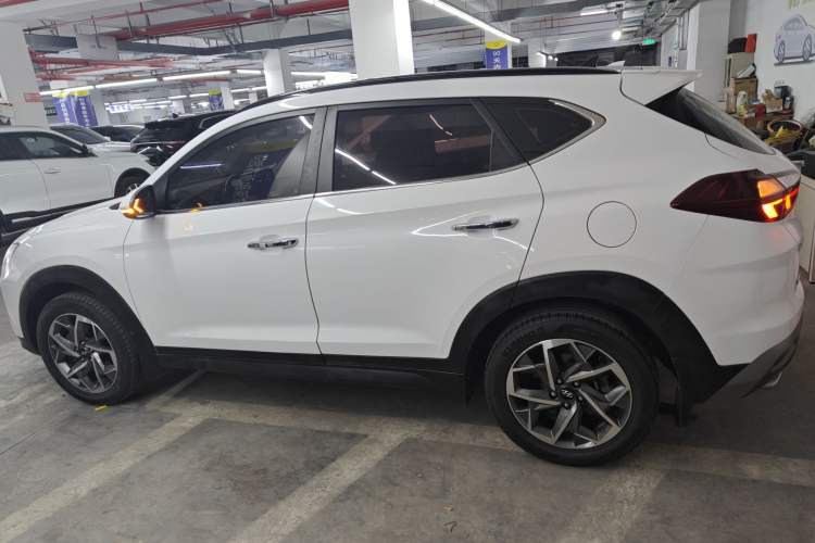 Used Hyundai Tucson 2019 280TGDi Dual-Clutch Two-Wheel Drive Fashion Edition China VI Standard