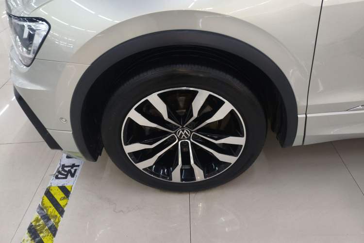 Used Volkswagen Tiguan L 2021 330TSI Automatic Two-Wheel Drive R-Line Enhanced Edition