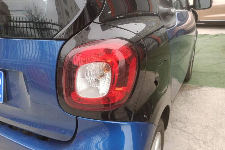 Used smart fortwo 2015 1.0L 52 kW hardtop Dynamic version
