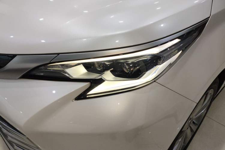 Used Toyota Sienna 2023 2.5L Hybrid Platinum Edition