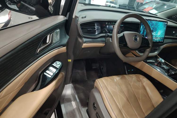 Used Denza D9 2022 DM-i 970 Four-Wheel Drive Prestige Model
