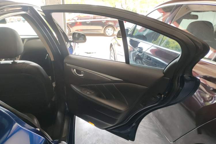 Used Infiniti Q50L 2016 2.0T Enjoyment Edition
