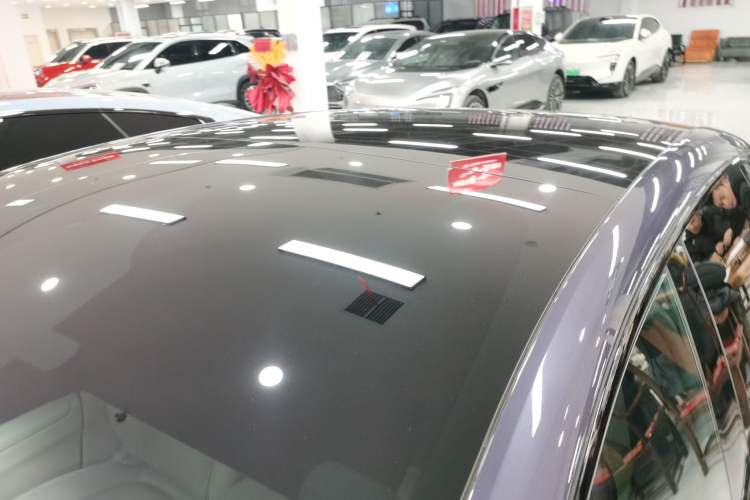 Used  12 2023 700 Three-Laser Rear-Wheel Drive Luxury Edition