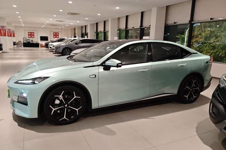 Used  SL03 2023 200Max Range-Extended Version
