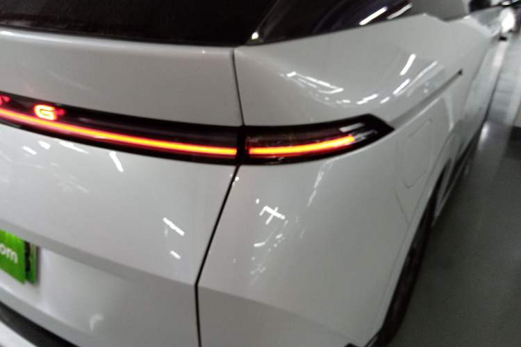 Used XPeng X9 2024 702 Ultra-Long Range Max
