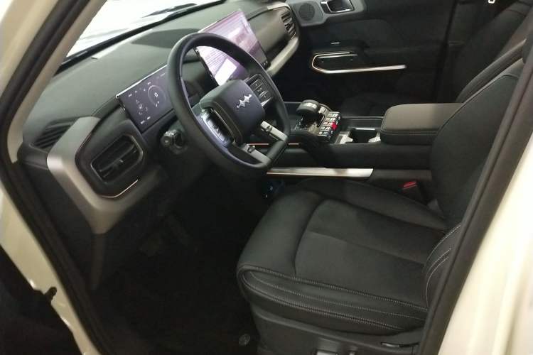 Used  Titanium 3 2025 501 km All-Wheel Drive Intelligent Driving Max Edition