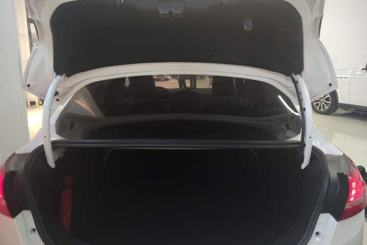 Used Ford Focus 2018 Sedan Classic 1.6L Automatic Trendy SmartDrive Edition
