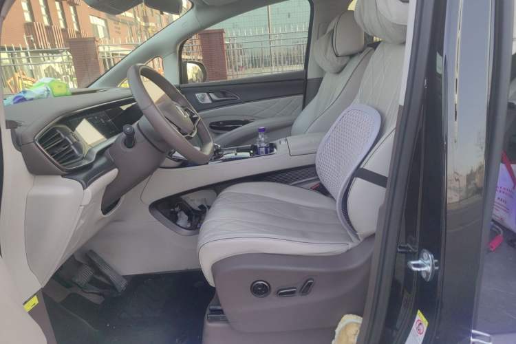 Used Denza D9 2022 DM-i 970 Four-Wheel Drive Prestige Model
