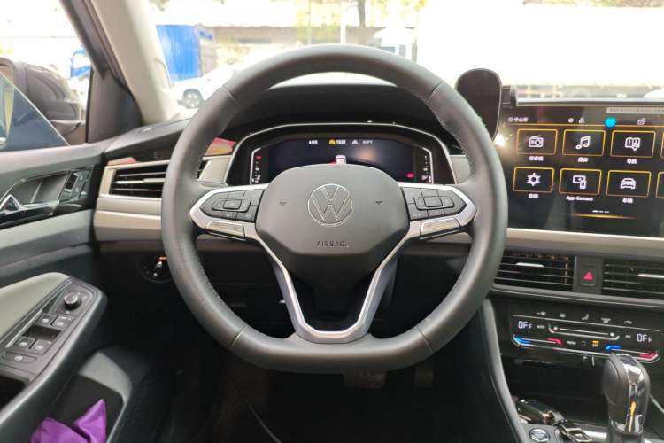 Used Volkswagen Bora 2023 300TSI DSG Prestige Edition
