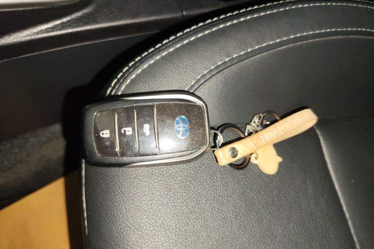 Used Toyota Corolla 2016 Dual-Engine 1.8L E-CVT Elite Edition
