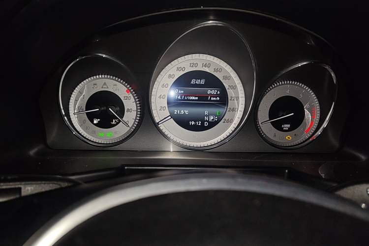 Used Mercedes-Benz GLK-Class 2013 GLK 300 4MATIC Dynamic Sunroof Model