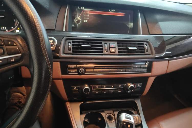 Used BMW 5 Series 2014 525Li Leading Model
