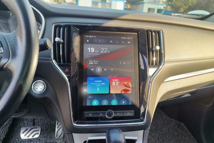 Used Roewe RX5 2016 20T Two-Wheel Drive Automatic Internet Smart Edition
