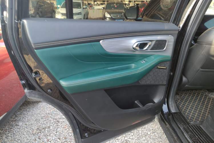 Used GAC Trumpchi GS8 2022 Linghang Series 2.0 TGDI Two-Wheel-Drive Luxury Smart Connectivity Version (7 Seats)
