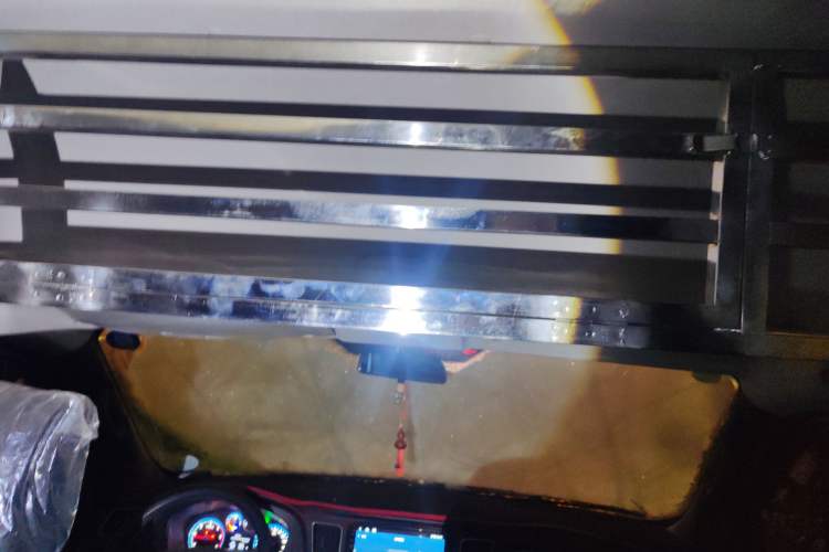 Used Foton Toano 2024 Tuyano Pro Multi-Function 2.0T Manual Rear-Drive Long Wheelbase Mid-Roof Design Single Rear Tire—Available in 5/6/7/9-Seater Configurations