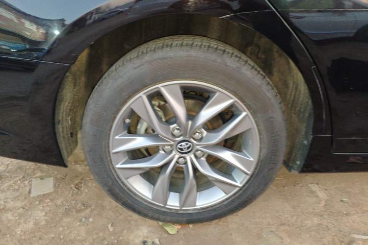 Used Toyota Avalon 2019 Dual-Engine 2.5L Luxury Edition China VI Standard
