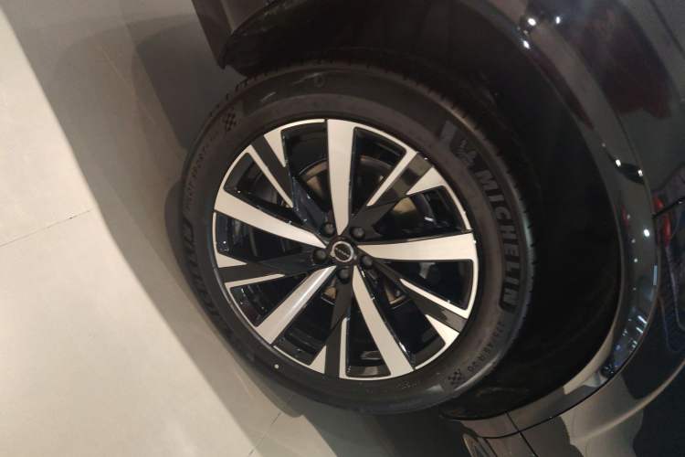 Used Volvo XC90 2025 Facelifted B5 Zhiyi Luxury Edition 5 Seats
