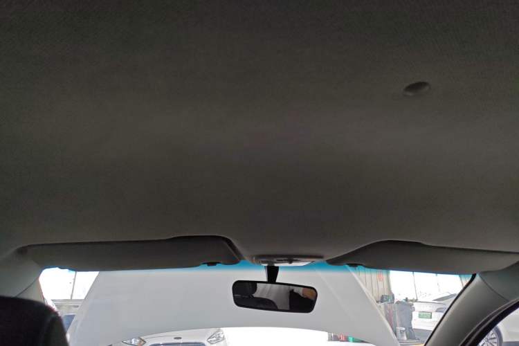 Used Baojun 310 2016 1.2L manual Comfort trim level
