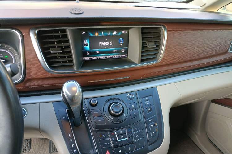 Used Buick GL8 2018 28T Luxury Model China VI Standard