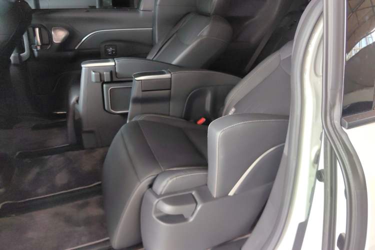 Used Toyota Sienna 2024 2.5L Hybrid Prestige Deluxe Edition
