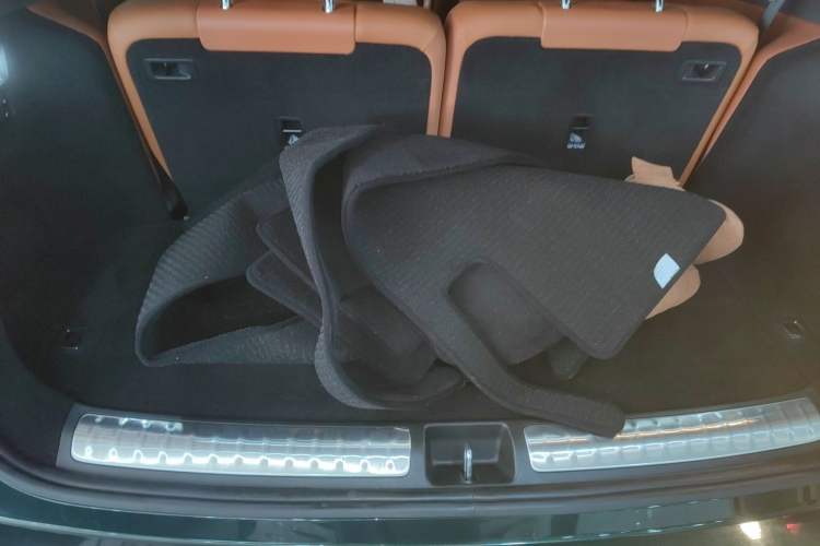 Used Hima AITO M8 2025 Extended-Range Ultra Version 53.4 kWh 6-Seater Edition
