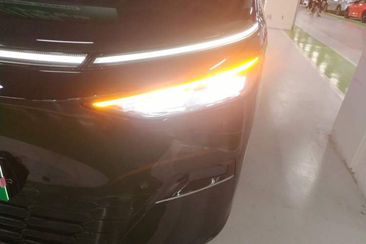 Used XPeng X9 2024 702 Ultra-Long Range Max
