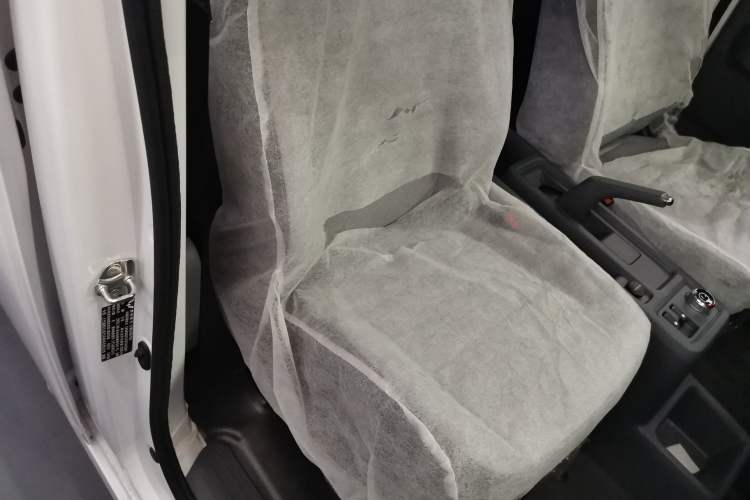 Used Wuling Yangguang 2024 300KM Comfort Version Passenger Van 75kW
