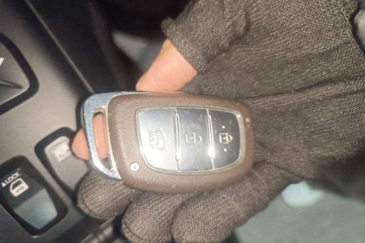 Used Hyundai ix35 2013 2.0L Automatic Two-Wheel Drive Smart GLS China IV Standard
