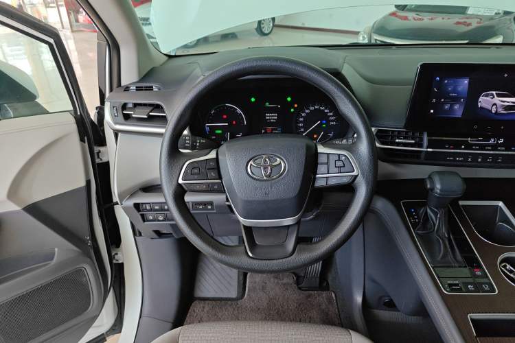 Used Toyota Sienna 2024 2.5L Hybrid Comfort Edition
