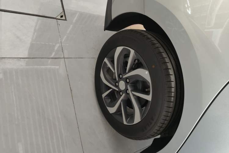 Used Buick Velite 6 2024 450km Range Commuter Version
