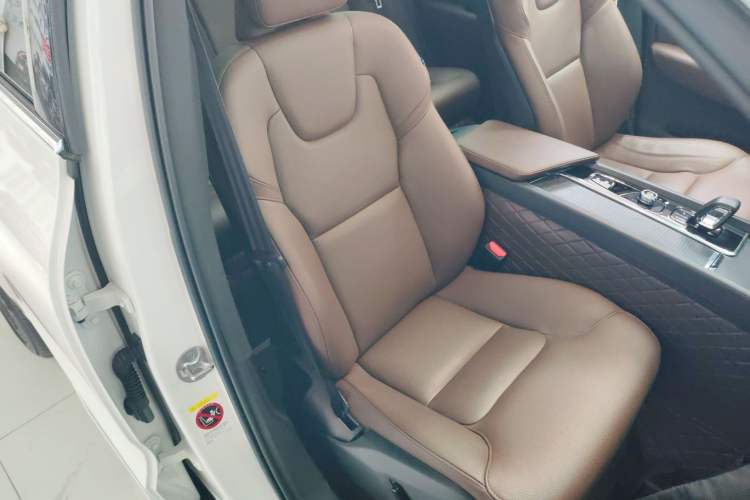 Used Volvo XC60 2025 B5 4x4 Smart Luxury Edition
