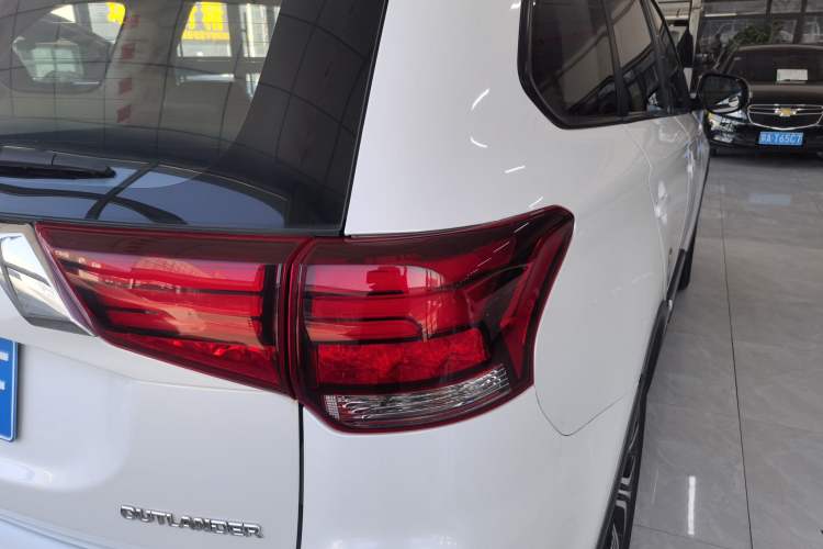 Used Mitsubishi Outlander 2018 2.0L Two-Wheel Drive Glory Edition 5 Seats