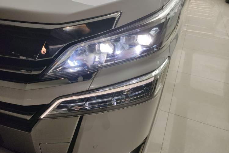 Used Toyota Vellfire 2019 Dual-Engine 2.5L HV Prestige Edition
