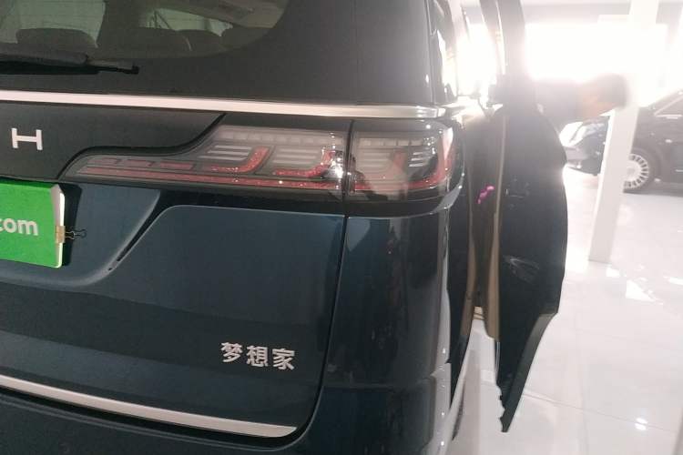 Used VOYAH Dream 2025 PHEV Four-Wheel Drive Prestige Kunpeng Edition
