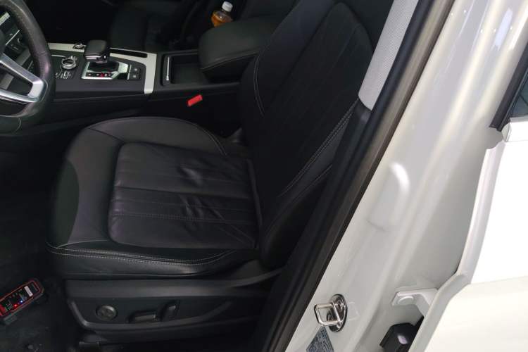 Used Audi Q5L 2020 Updated 40 TFSI Prestige Fashion Edition
