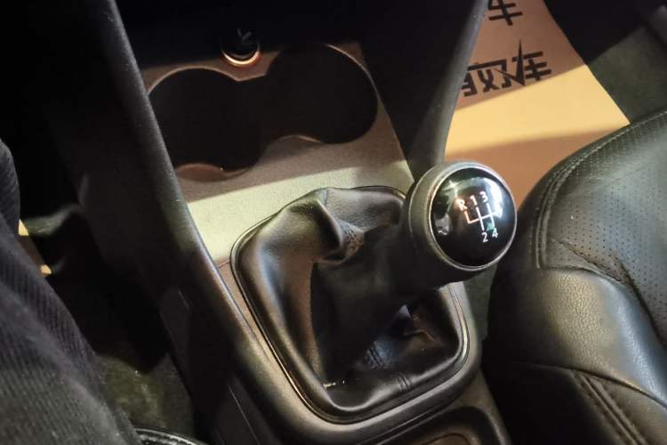 Used Volkswagen Polo 2014 1.4L Manual Fashion Edition
