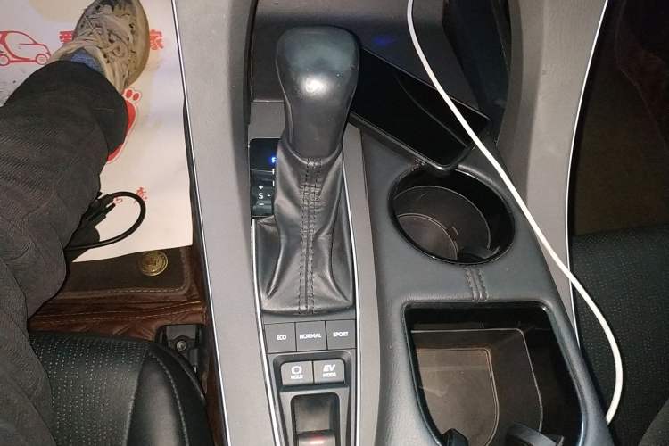 Used Toyota Avalon 2019 Dual-Engine 2.5L Luxury Edition China VI Standard
