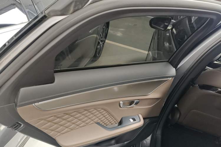 Used BYD Han 2022 DM-i 121KM Prestige Model
