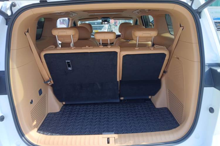 Used VOYAH Dream 2025 PHEV Four-Wheel Drive Prestige Kunpeng Edition
