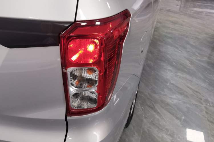 Used Wuling Hongguang 2021 1.5L Revised S Base Version with Electric Power Steering LAR
