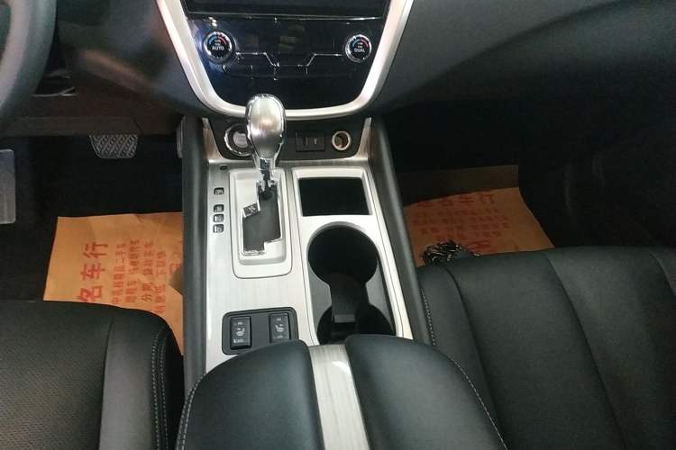 Used Nissan Murano 2019 2.5L XL Two-Wheel Drive Smart Connect Luxury Edition China VI Standard