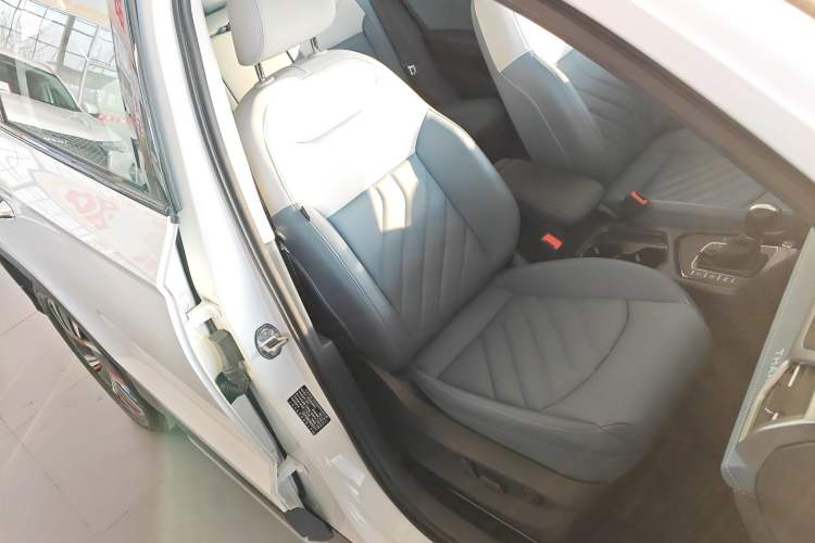 Used Volkswagen Tharu 2024 300TSI Two-Wheel-Drive Moon Luxury Edition
