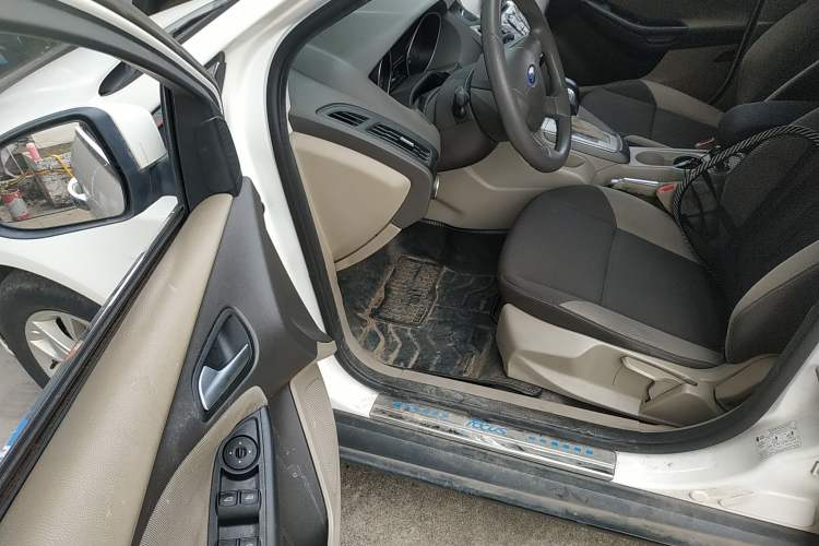 Used Ford Focus 2012 Sedan 1.6L Automatic Comfort Model
