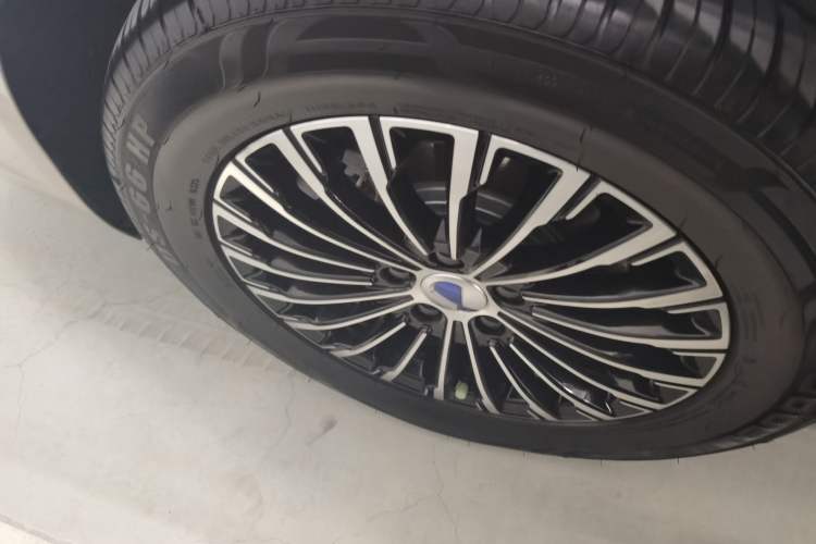 Used Denza D9 2024 DM-i 980 Four-Wheel Drive Prestige Model
