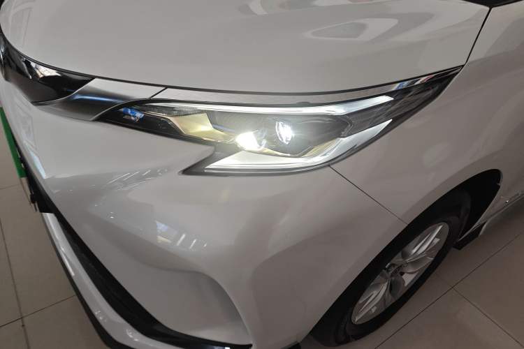 Used Toyota Granvia 2024 2.5L Hybrid Comfort Edition
