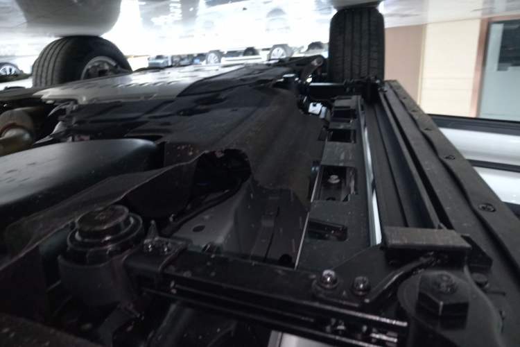 Used Land Rover Defender 2025 90 2.0T P300 S
