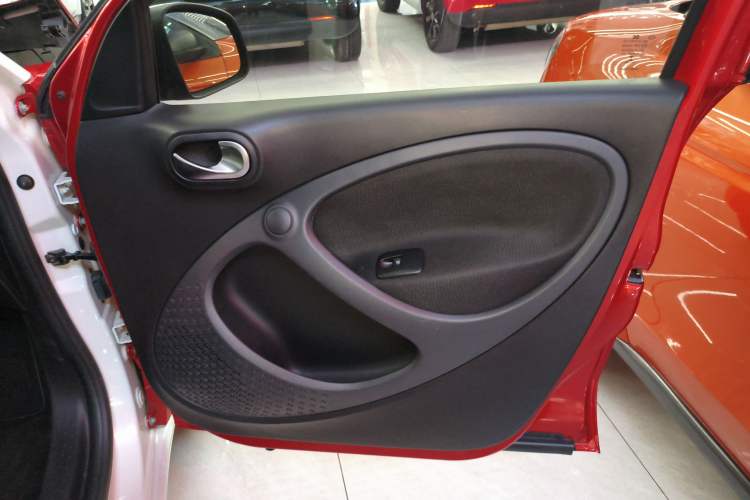 Used  forfour 2016 1.0L 52 kW Passion Edition
