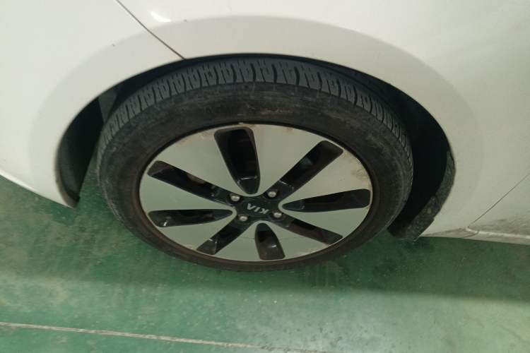 Used Kia K2 2012 Hatchback 1.6L AT Premium Commemorative Edition
