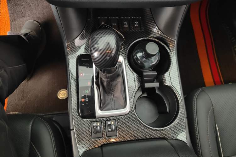 Used Toyota Highlander 2018 2.0T Four-Wheel Drive Prestige Version 7 Seats China V Emission Standard
