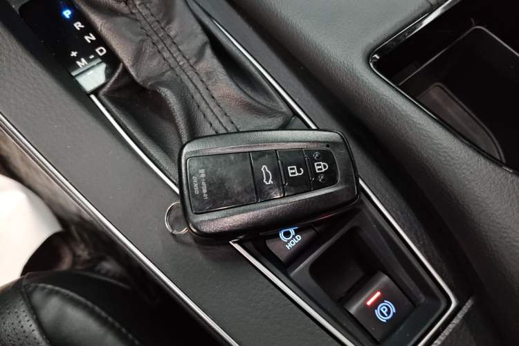 Used Toyota Avalon 2019 2.0L XLE Premium Edition China VI